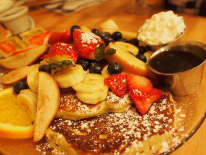 世界一の朝食、カフェカイラのパンケーキ。新鮮なフルーツが山盛り。これはわざわざ来て食べた甲斐があった！表参道にもあるみたい